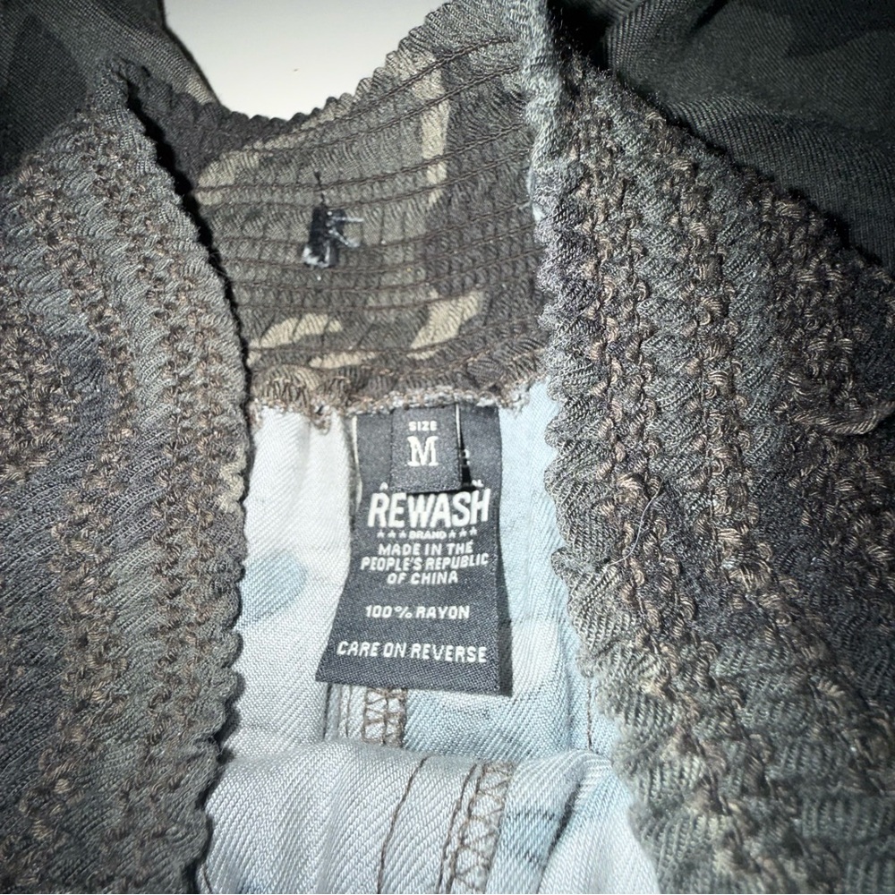 Trendy Black Camo Joggers - Picture 4 of 4
